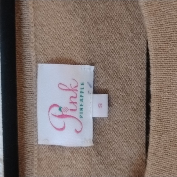 New Pink Pineapple Camelback Ski Resort Cashmere Sweater Sz S - Picture 2 of 4